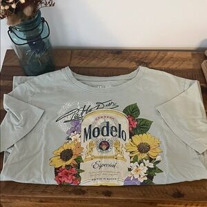 ModelCo Women's Graphic Tee - light green/blue with Floral Design